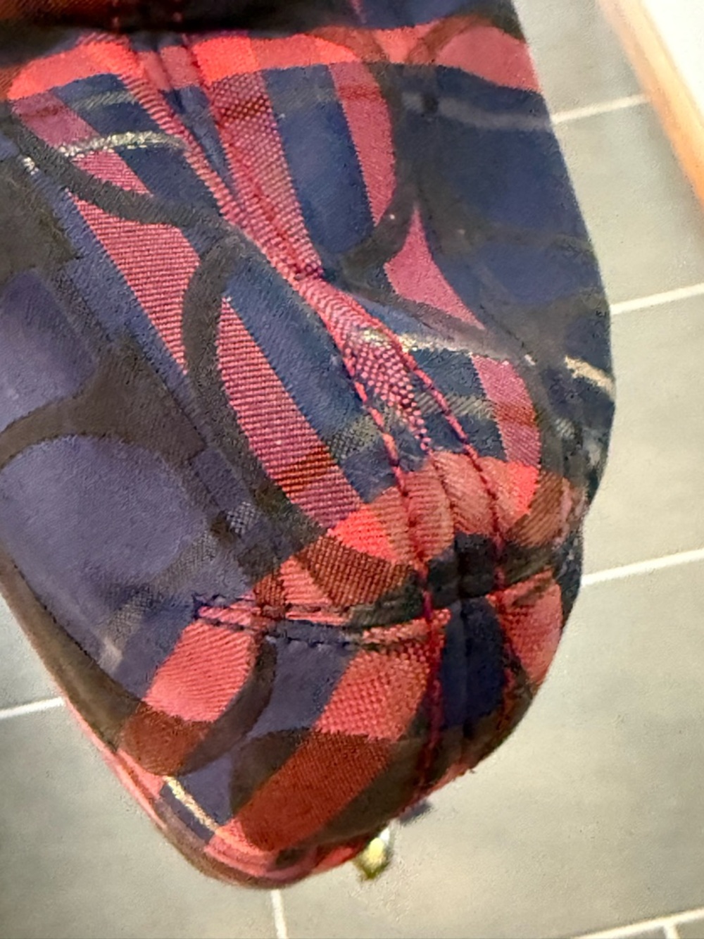 Coach Poppy Navy&Pink Plaid Signature Tote w/black patent Handles on a goldchain - Picture 7 of 13
